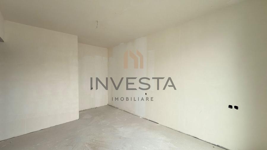 Apartament cu 3 camere semidecomandat în Între Lacuri