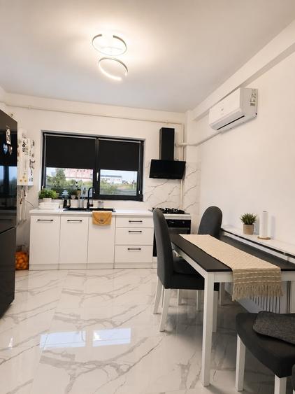 Apartament cu 3 camere decomandat în Central