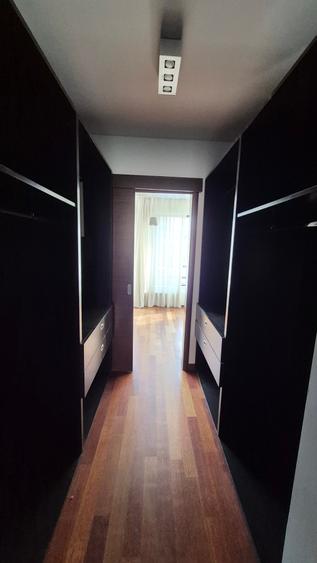 Casă individuală cu 5 camere cu Canalizare în Central