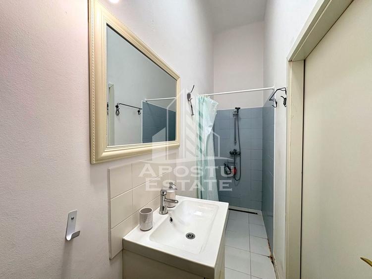 Apartament cu 2 camere semidecomandat, mobilat în Ultracentral