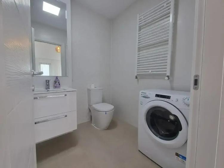 Apartament cu 2 camere decomandat în Splaiul Unirii