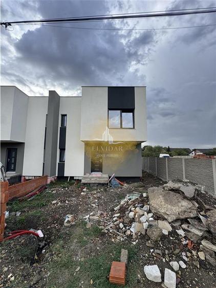 Duplex cu 4 camere cu Teren 275 Mp în Giarmata-Vii