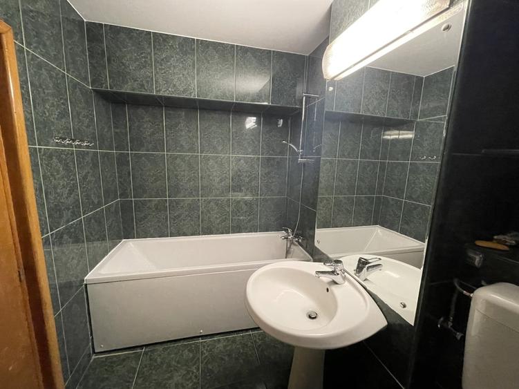 Apartament cu 3 camere decomandat în Unirii