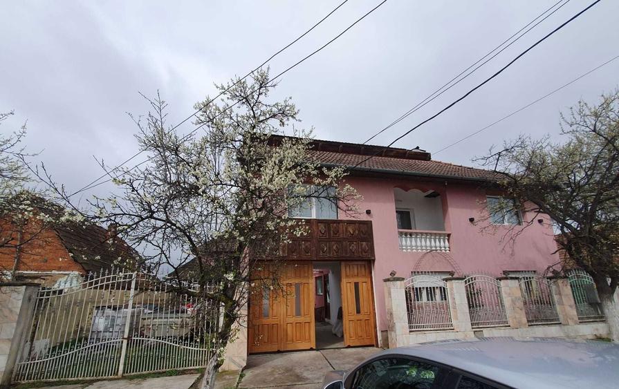 Casă cu 4 camere în Central