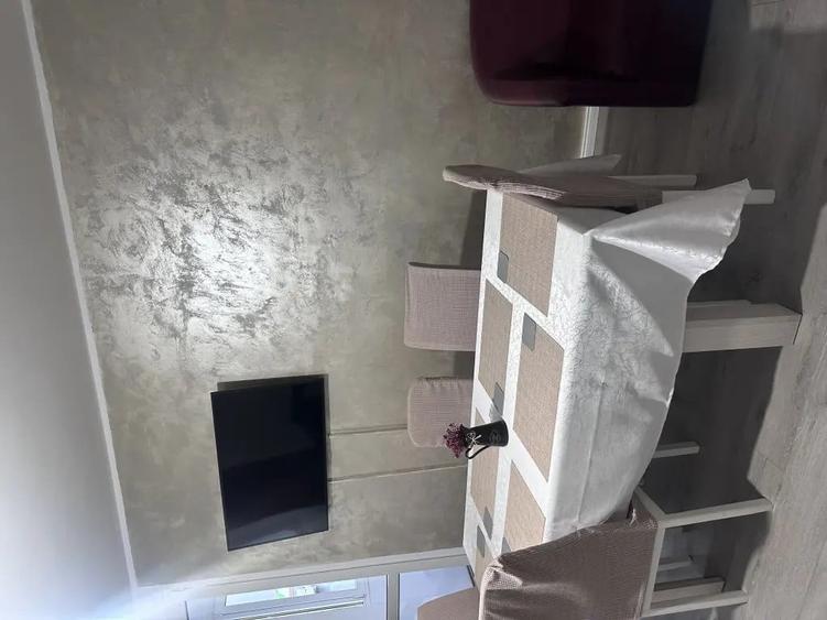Apartament cu 4 camere decomandat în Titan