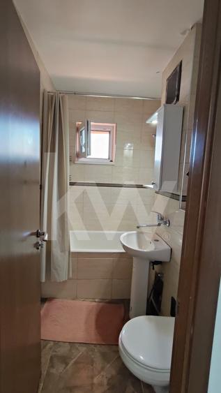 Apartament cu 3 camere decomandat, mobilat în Vasile Aaron