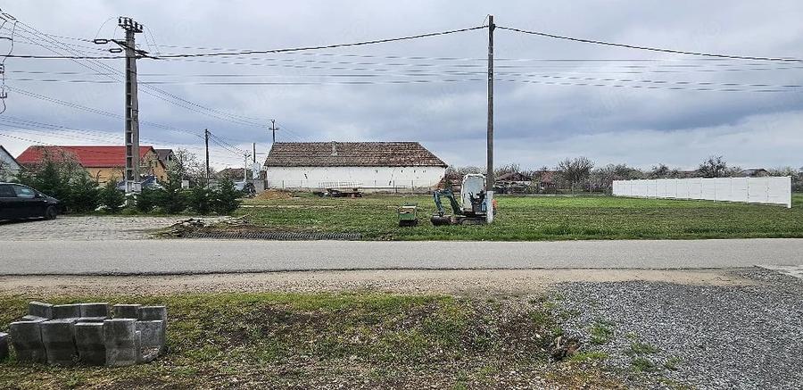 Teren de 1500 mp, în Mândruloc