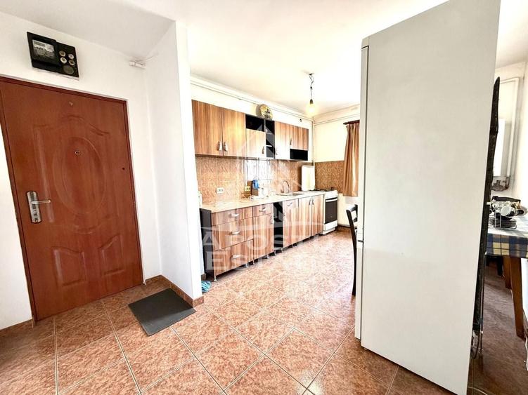 Apartament cu 2 camere semidecomandat, mobilat în Girocului