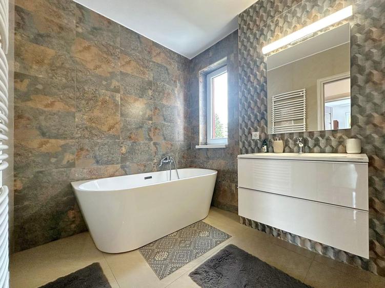 Apartament cu 4 camere decomandat în Avantgarden