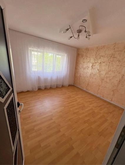 Apartament cu 2 camere decomandat în Steaua