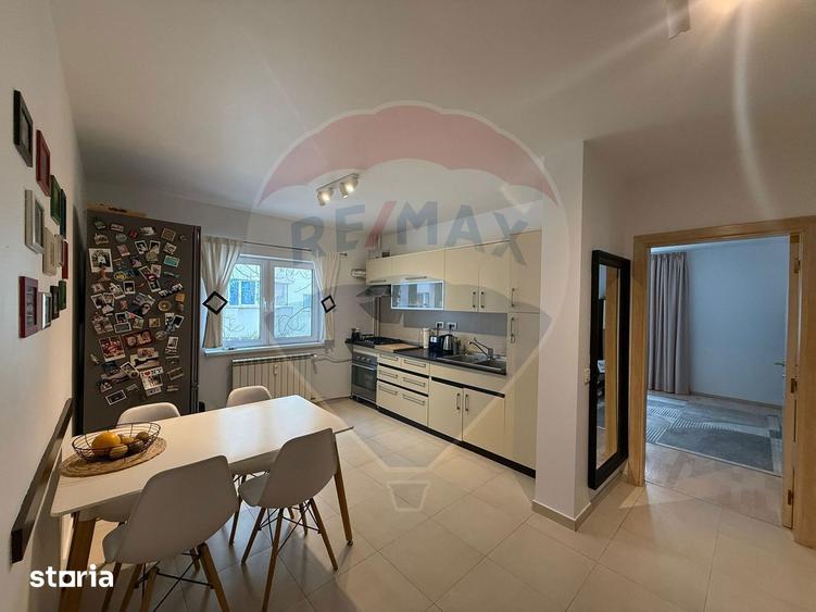 Apartament cu 3 camere, mobilat în Vitan