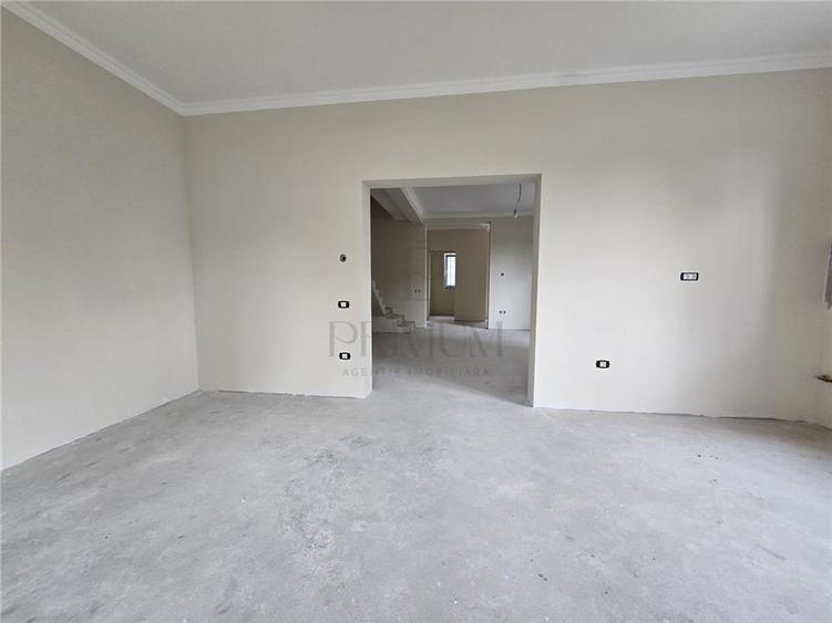 Duplex cu 4 camere cu Canalizare în Moșnița Veche