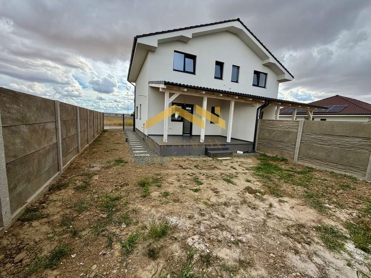Duplex cu 3 camere cu Canalizare în Bucovăț (Remetea Mare)