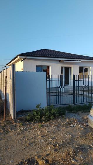 Casă cu 4 camere în Exterior Vest