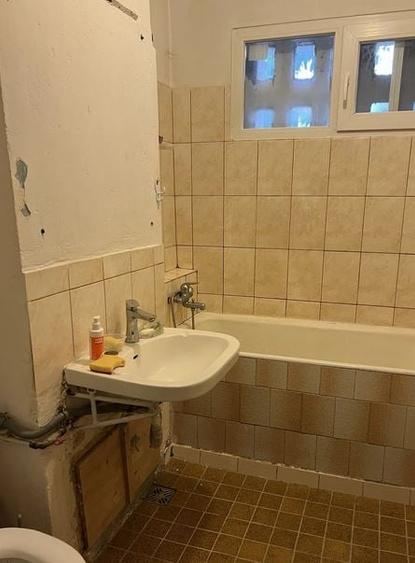 Apartament cu 3 camere semidecomandat, mobilat în Titan