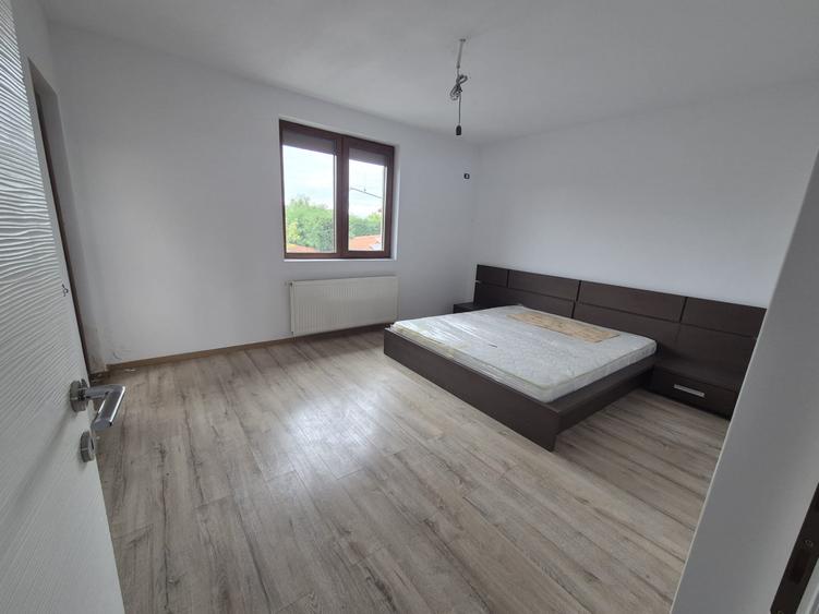 Duplex cu 3 camere cu Canalizare în Domnești