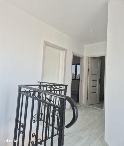 Casă cu 5 camere cu Teren 200 Mp în Lumina