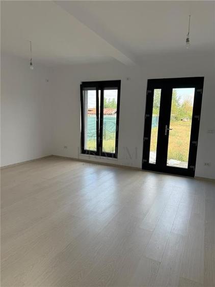 Casă individuală cu 3 camere cu Canalizare în Giroc