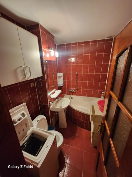 Apartament cu 3 camere decomandat în Tudor