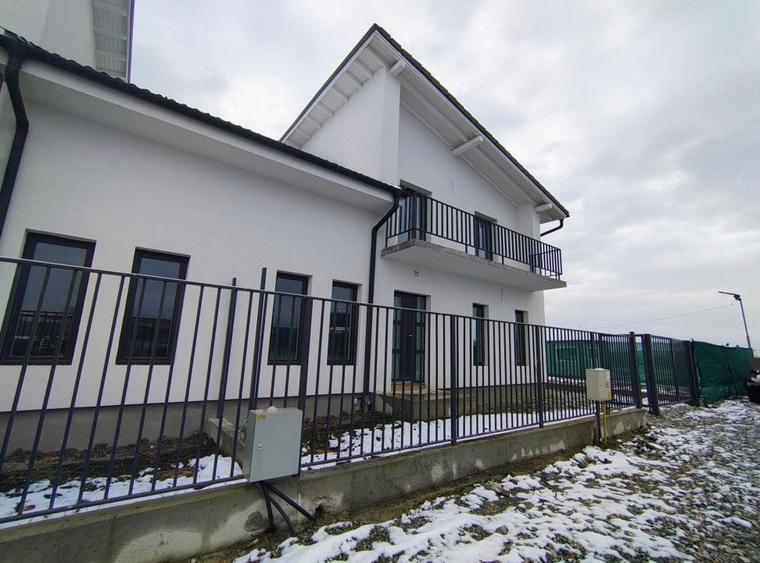 Casă individuală cu 4 camere cu Canalizare în Mohu