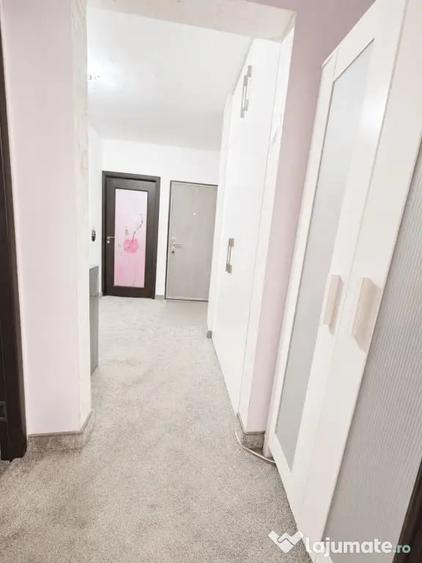 Apartament cu 2 camere decomandat în Trocadero