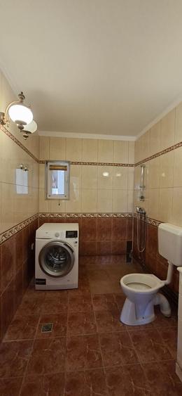 Casă individuală cu 4 camere cu Canalizare în Dumbrăvița
