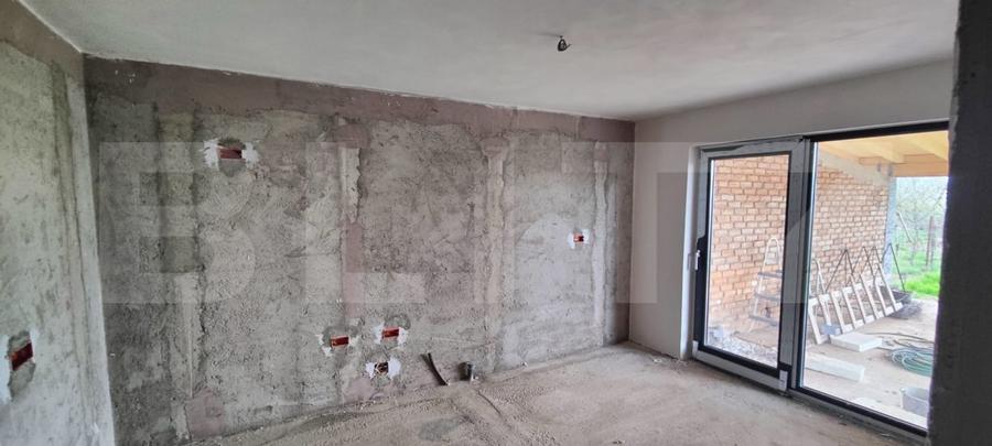 Casă individuală cu 15 camere cu Canalizare în Dumbrava