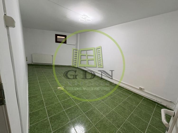 Spațiu comercial, de 100 mp, în Rovine