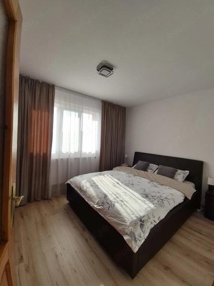 Apartament cu 3 camere semidecomandat, mobilat în Sud