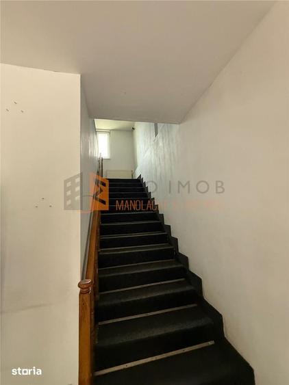 Casă cu 8 camere decomandat cu Teren 30 Mp în Siriu