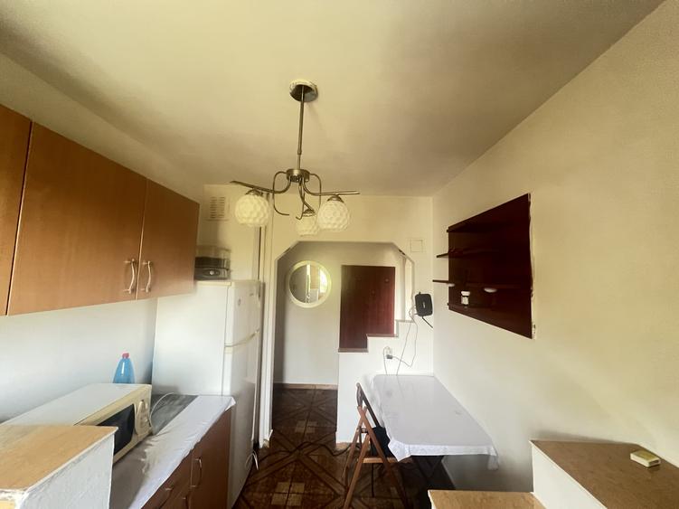 Apartament cu 2 camere semidecomandat, mobilat în Tractorul