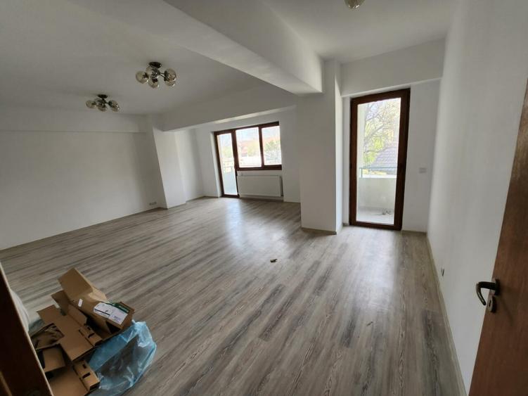 Apartament cu 3 camere decomandat în Vest