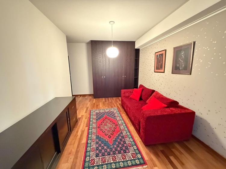 Apartament cu 4 camere decomandat în Herăstrău
