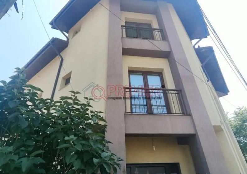 Casă cu 6 camere cu Teren 221 Mp în Obor