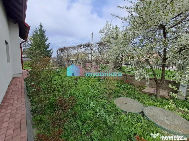 Casă cu 5 camere cu Teren 800 Mp în Cornu Luncii