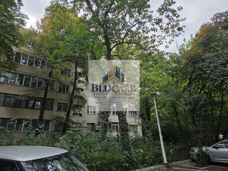 Apartament cu 3 camere semidecomandat în P-ța Gorjului