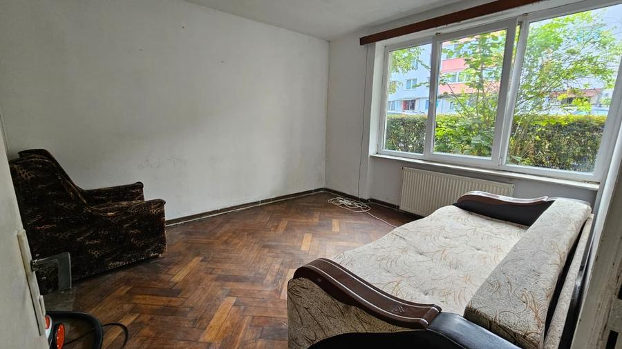 Apartament cu 3 camere în Tractorul