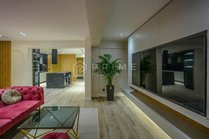 Penthouse cu 3 camere decomandat în Unirii