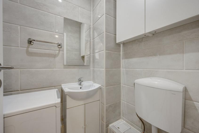 Apartament cu 4 camere semidecomandat în Lacul Tei