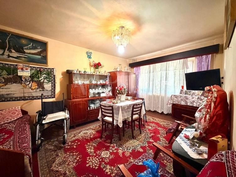 Apartament cu 3 camere decomandat în Între Lacuri