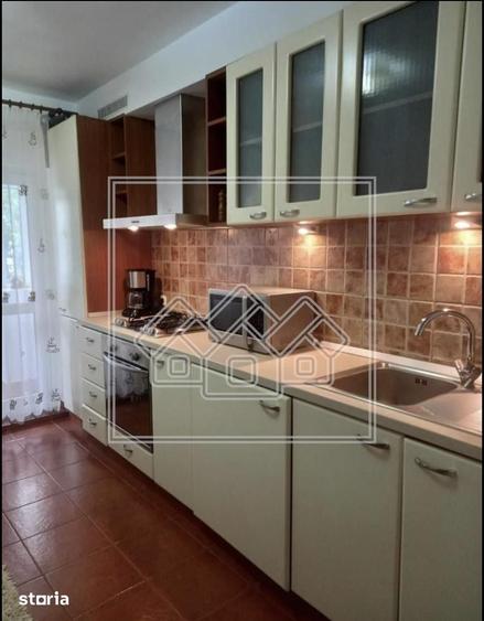 Apartament cu 3 camere decomandat în Terezian