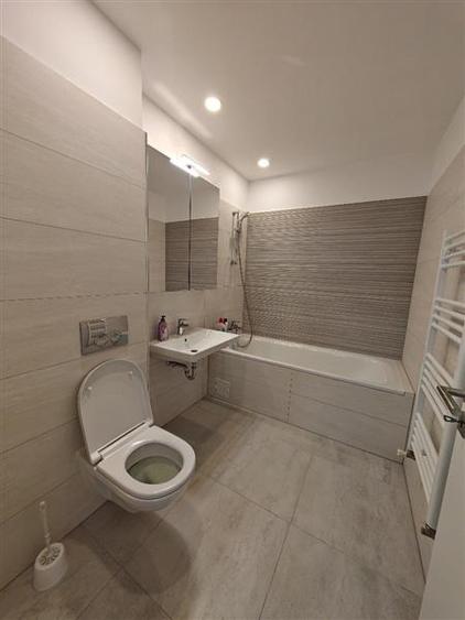 Apartament cu 3 camere decomandat, mobilat în Bartolomeu