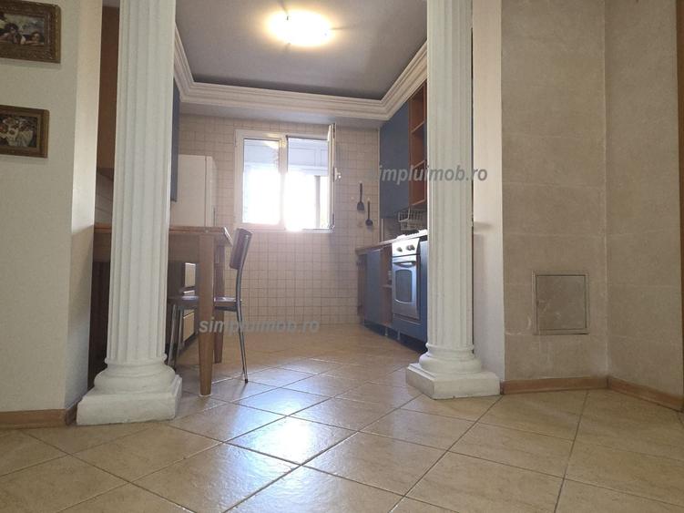 Apartament cu 3 camere semidecomandat, mobilat în Olteniței