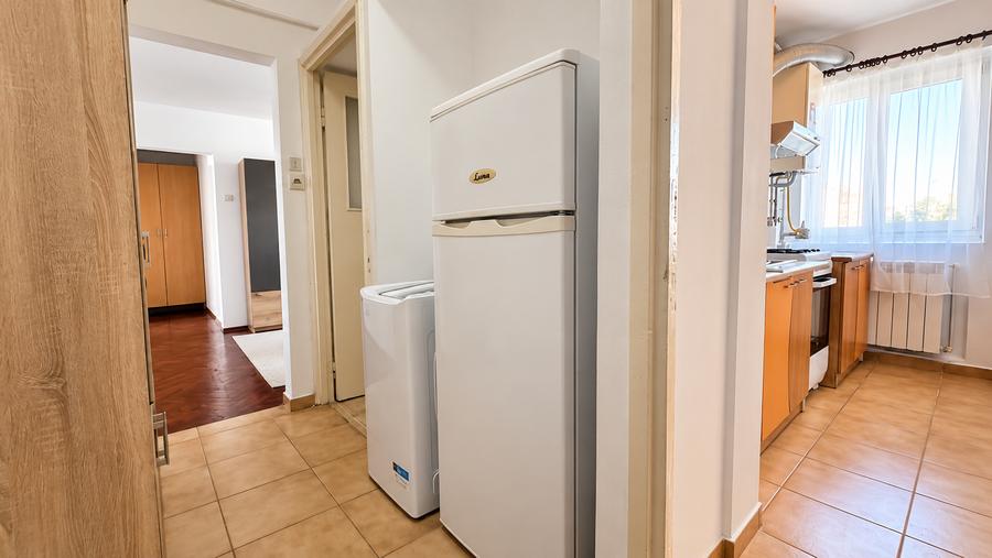 Apartament cu 3 camere semidecomandat în Olimpia-Stadion
