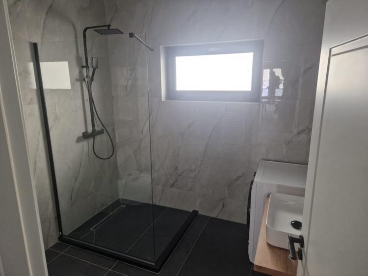 Apartament cu 3 camere decomandat, mobilat în Exterior Est