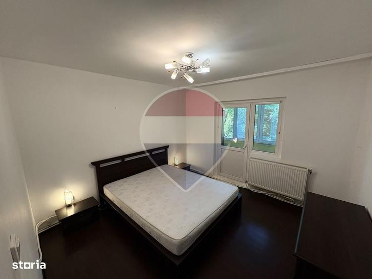 Apartament cu 4 camere semidecomandat în Traian