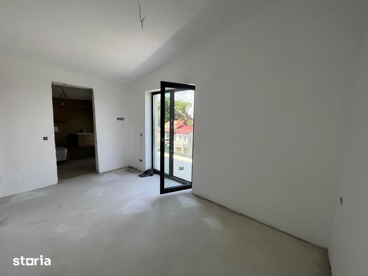 Casă cu 6 camere cu Teren 300 Mp în Tunari