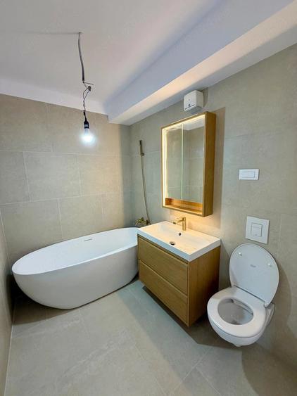 Apartament cu 3 camere decomandat în Aviației