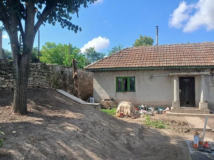 Casă cu Teren 2000 Mp în Cerchezu