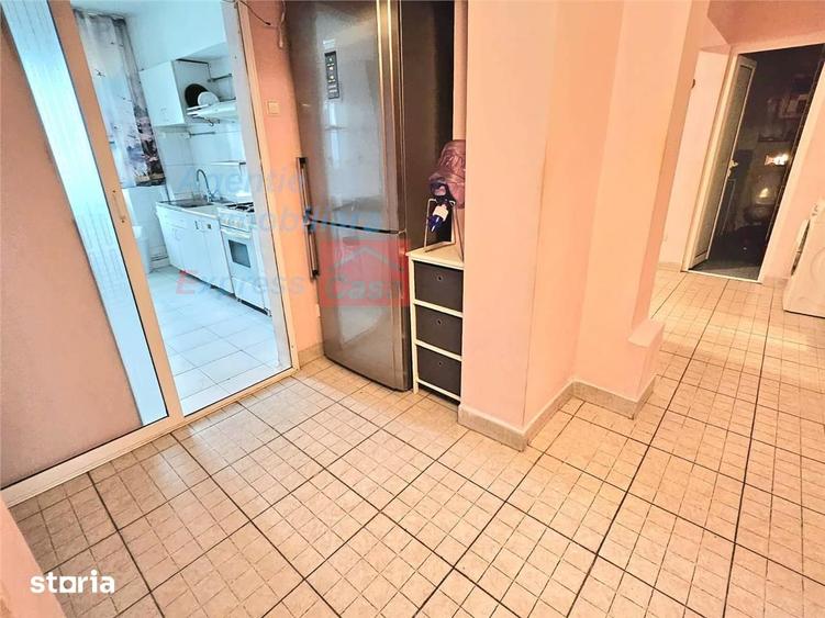 Apartament cu 3 camere decomandat, mobilat în Ultracentral
